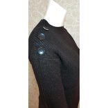 Vállánál gombos pulóver