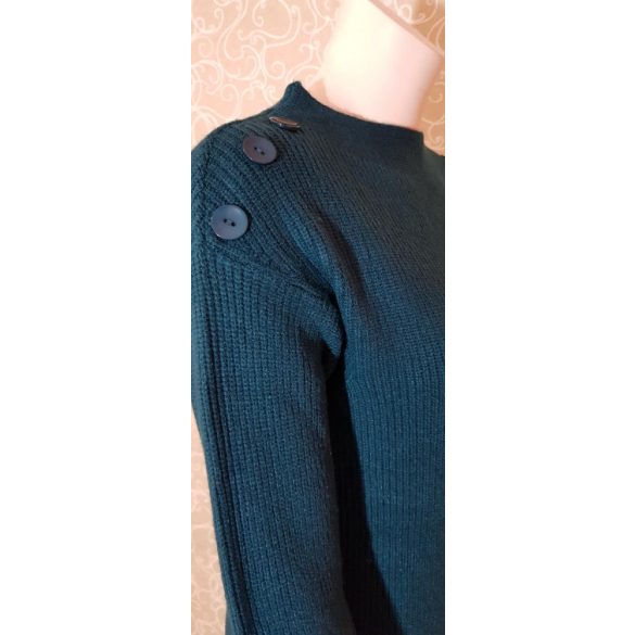 Vállánál gombos pulóver