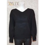 Hátul kötős, gombbal díszített felső