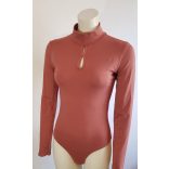 Body állónyakú kivágott mályva