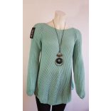 Kötött pulcsi nyaklánccal zöld