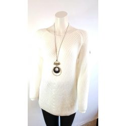 Kötött pulcsi nyaklánccal fehér