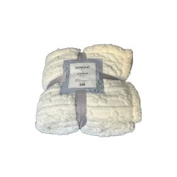   Fehér virág mintás anyagában nyomott vastag ágytakaró pléd